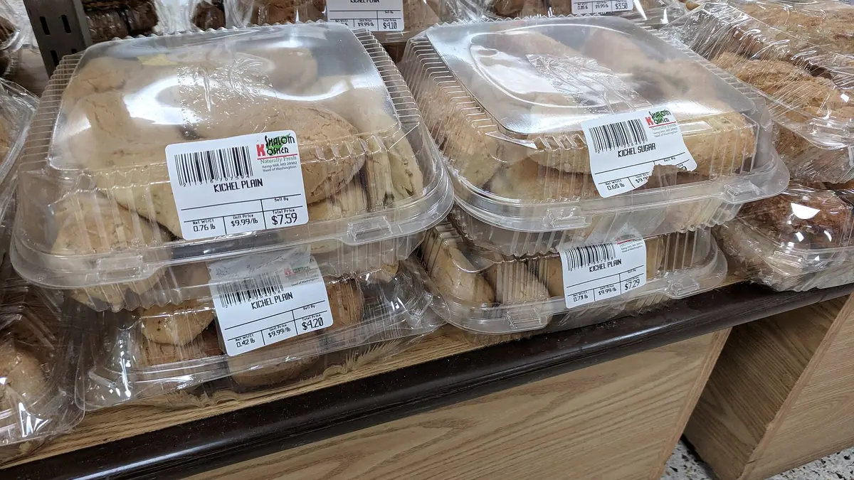 A & A Bakers Shoppe – bakery in Chapelhall town centre